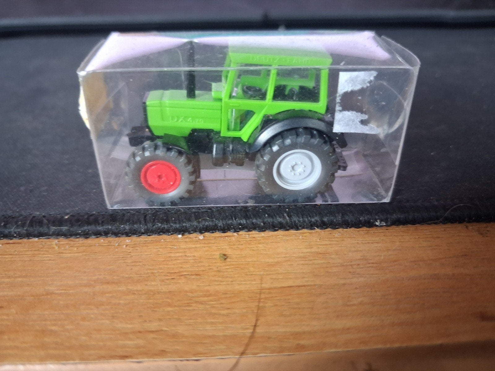 Groene Deutz-Fahr tractor model in doosje, Hobby en Vrije tijd, Ophalen of Verzenden, Nieuw, Overige typen