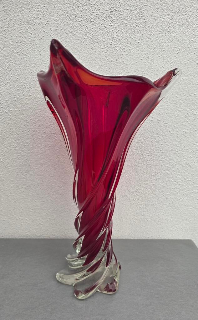 Vintage Murano stijl rode glazen vaas, spiraalvormig, Antiek en Kunst, Antiek | Vazen, Ophalen of Verzenden