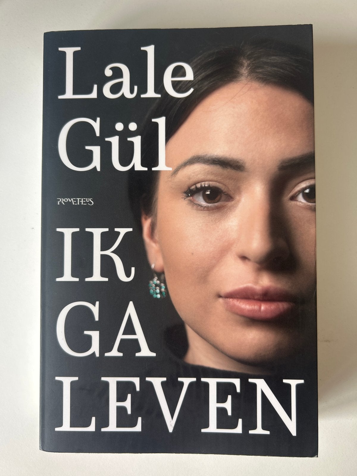 Lale Gül - Ik ga leven (gesigneerd), Ophalen of Verzenden, Gelezen, Nederland