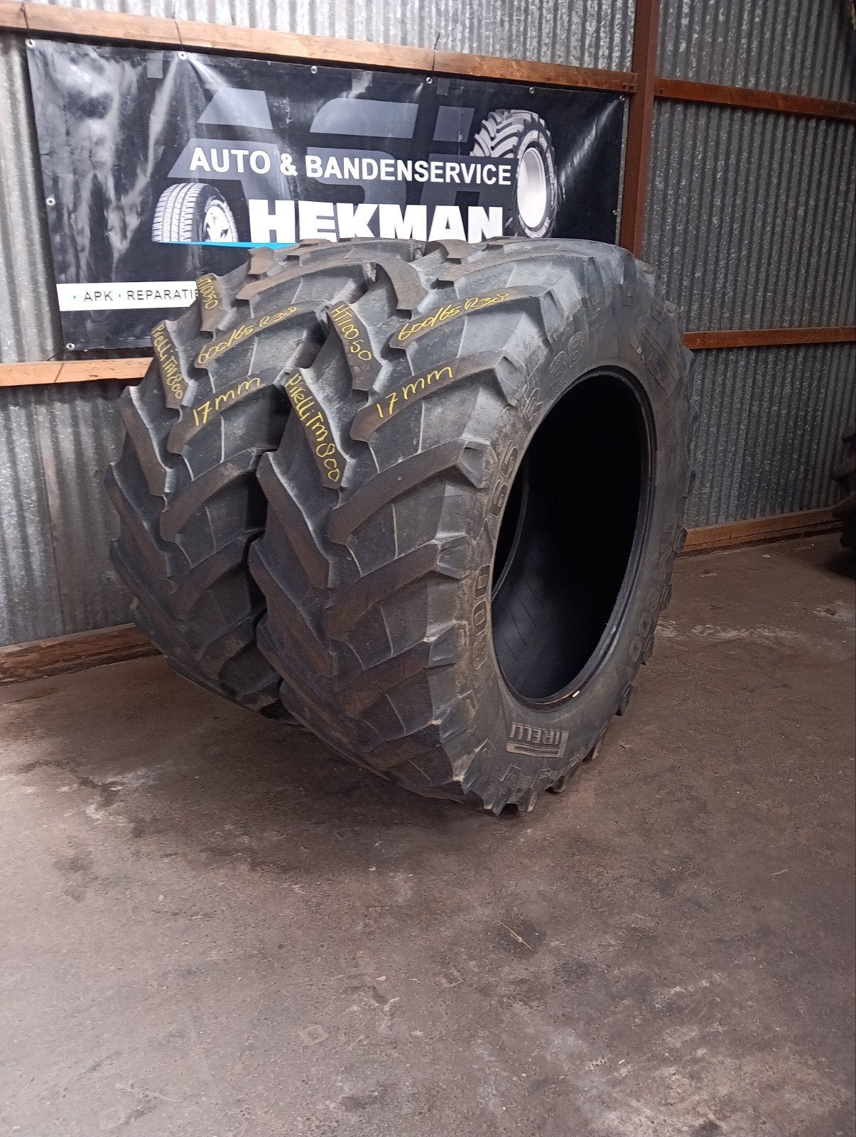 Set 600/65R38 Pirelli TM800, Zakelijke goederen, Agrarisch | Onderdelen | Banden, Velgen en Assen, Ophalen
