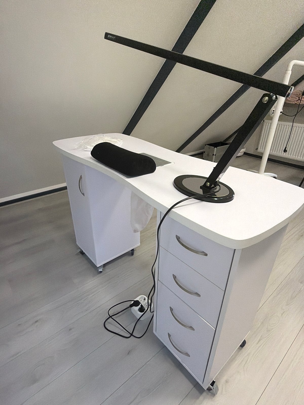 Manicuretafel met afzuiging en lamp, Ophalen, Gebruikt, Minder dan 100 cm