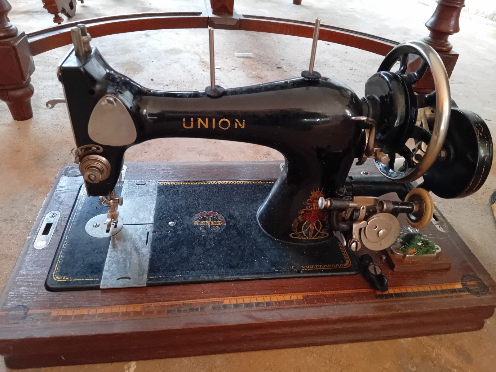 Unieke antieke UNION naaimachine met houten behuizing, Antiek en Kunst, Ophalen