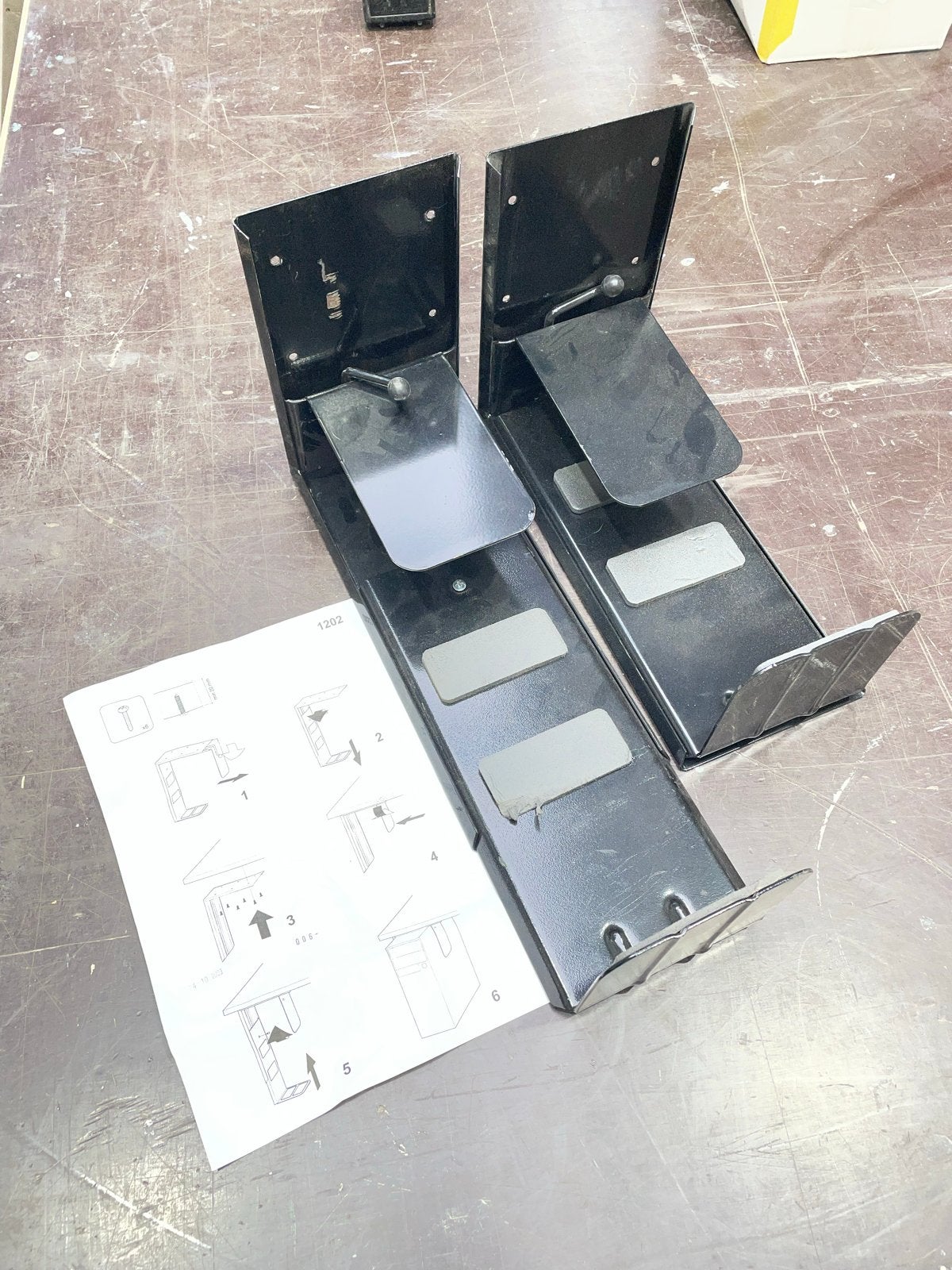 2x Beugels voor computer montage onder bureau, Ophalen, Gebruikt