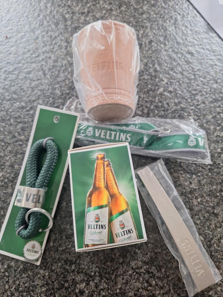 Leuke Veltins set: pul, sleutelhanger, aansteker, lanyard, Ophalen of Verzenden, Nieuw, Overige typen, Overige merken