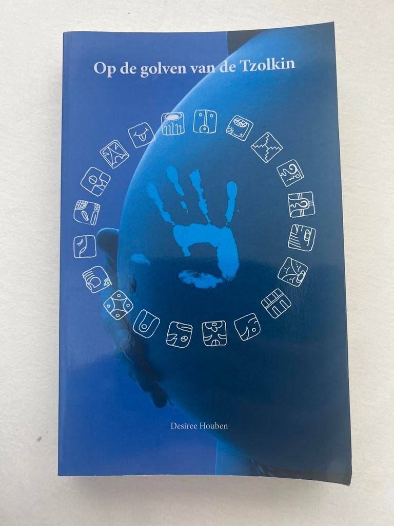 Op de golven van de Tzolkin - Desiree Houben, Ophalen of Verzenden, Zo goed als nieuw