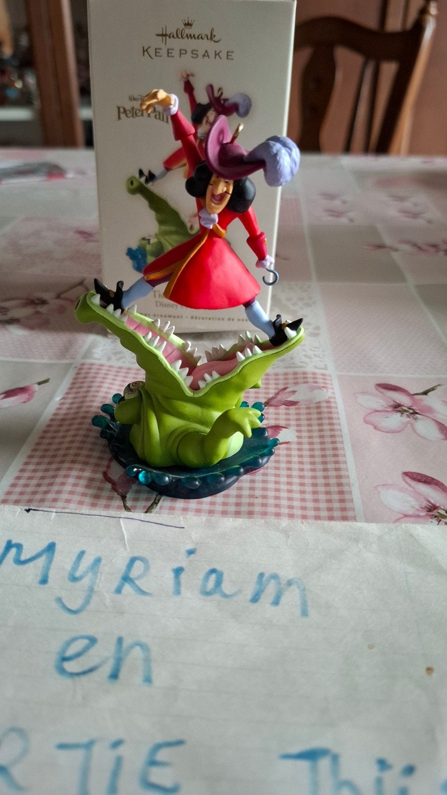Disney Peter Pan Captain Hook and Tick-Tock Hallmark ornamen, Ophalen of Verzenden, Peter Pan of Pinokkio, Zo goed als nieuw, Beeldje of Figuurtje