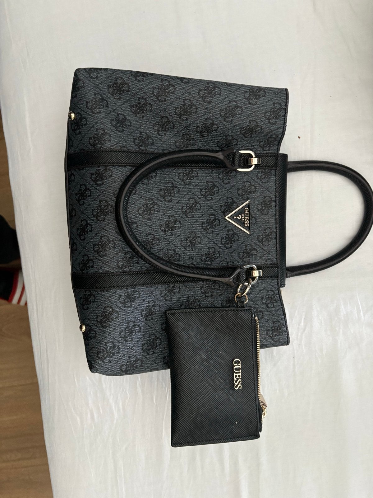 Guess handtas met portemonnee, Sieraden, Tassen en Uiterlijk, Ophalen of Verzenden, Zo goed als nieuw, Zwart, Handtas