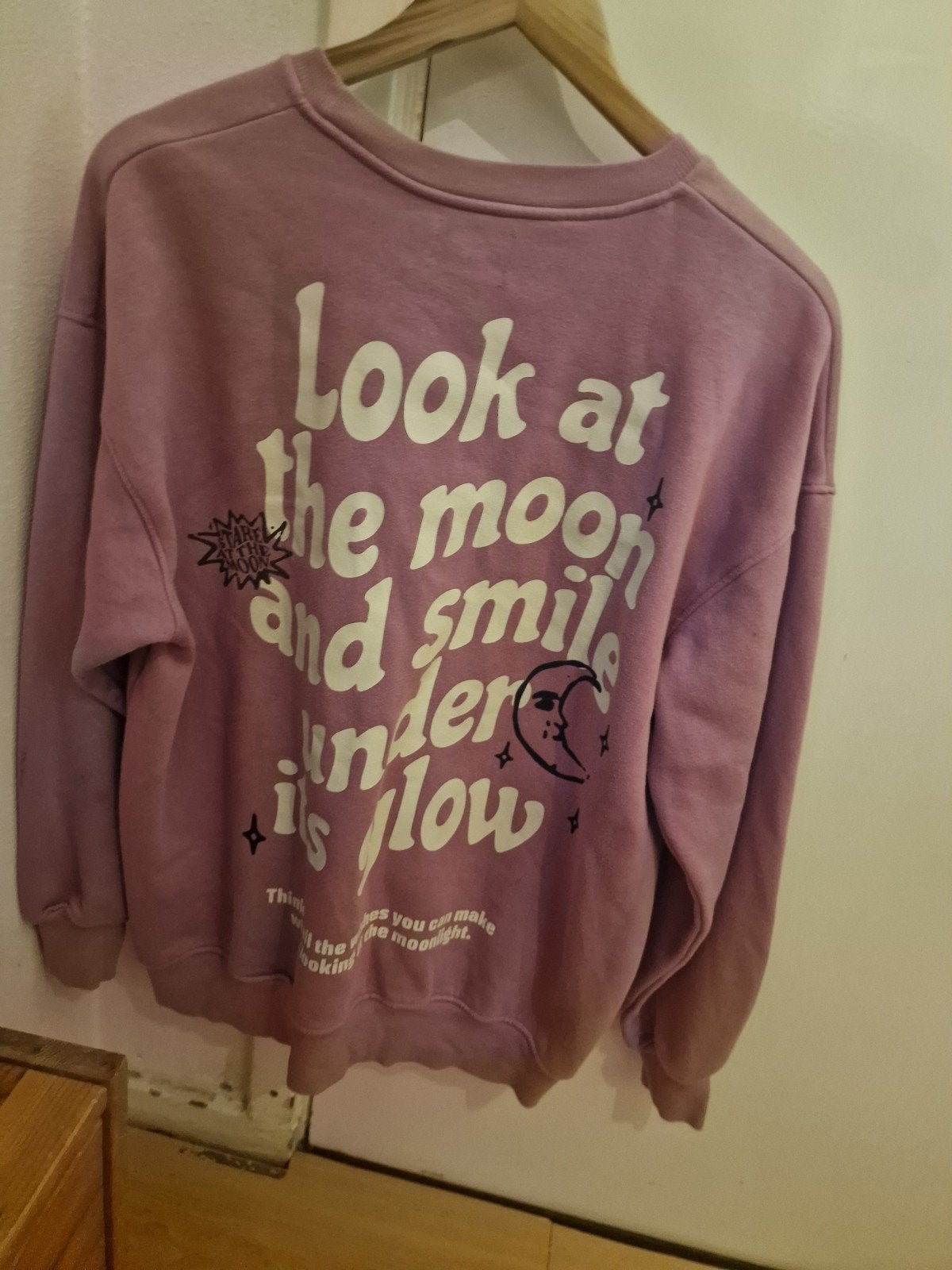 Pull&Bear sweater met maanprint en tekst, maat S, Kleding | Dames, Truien en Vesten, Pull&Bear, Paars, Ophalen of Verzenden, Zo goed als nieuw