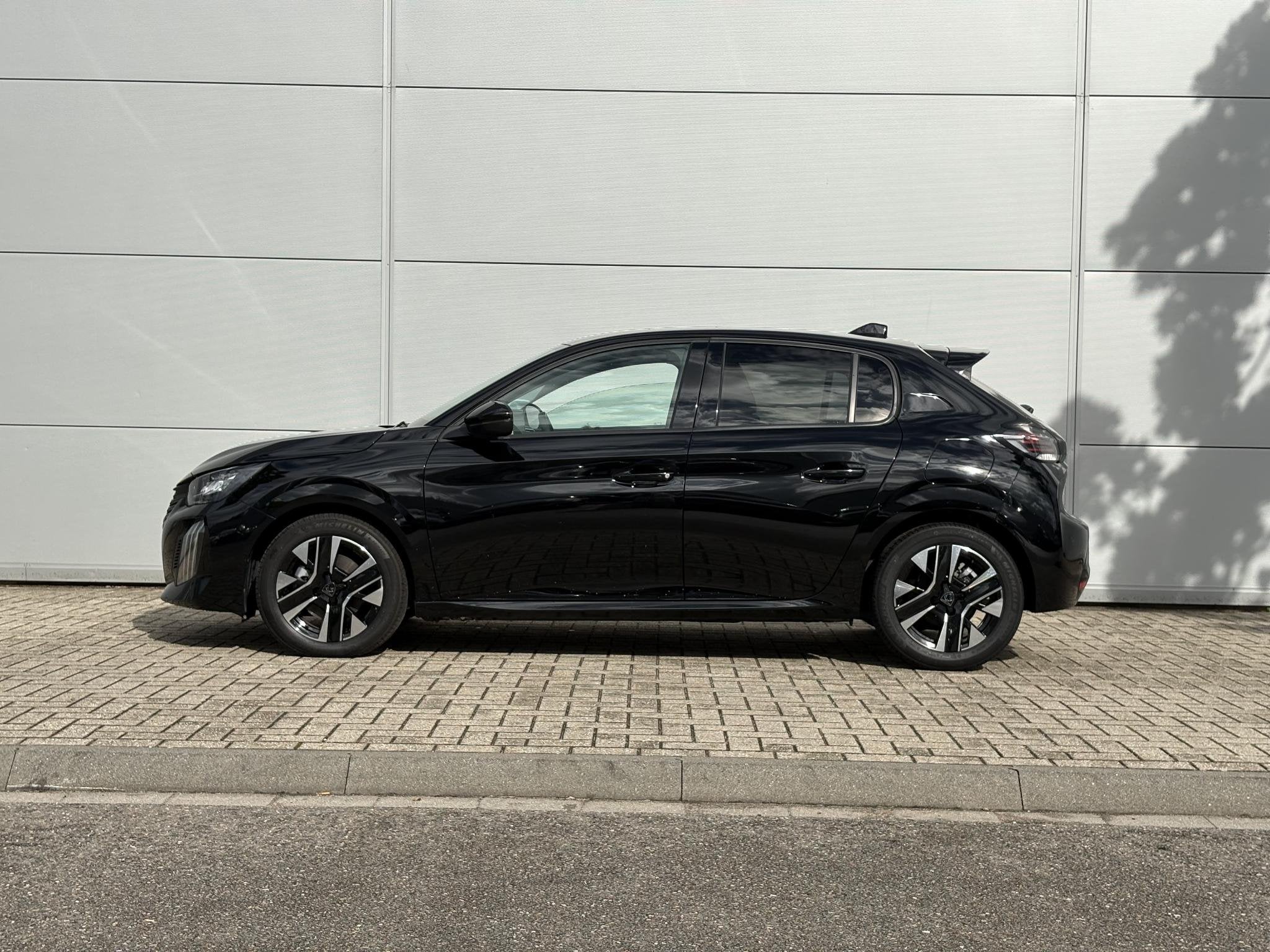 Peugeot 208 1.2 Hybrid 110 e-DCS6 Allure | Automaat | Parkee, Auto's, 12 maanden, 1195 kg, Gebruikt, 1199 cc