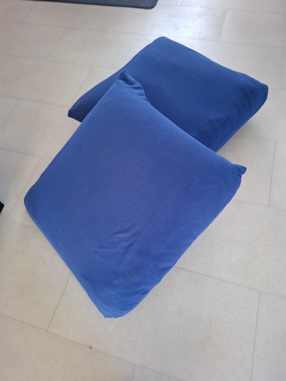 2 grote (zit-)kussens, Ophalen, Zo goed als nieuw, Blauw, Vierkant