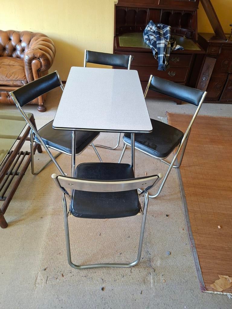 Vintage Fujiset inklapbare tafel met 4 stoelen sb kringloop, Huis en Inrichting, Ophalen, Gebruikt, 50 tot 100 cm, Vintage, Retro, Praktisch