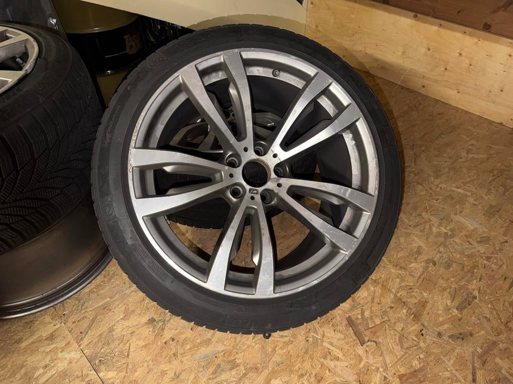 BMW F15/F16 Breedset Velgen - 1 Band Kapot, Auto-onderdelen, Banden en Velgen, Ophalen, Gebruikt, Banden en Velgen, Terreinwagen