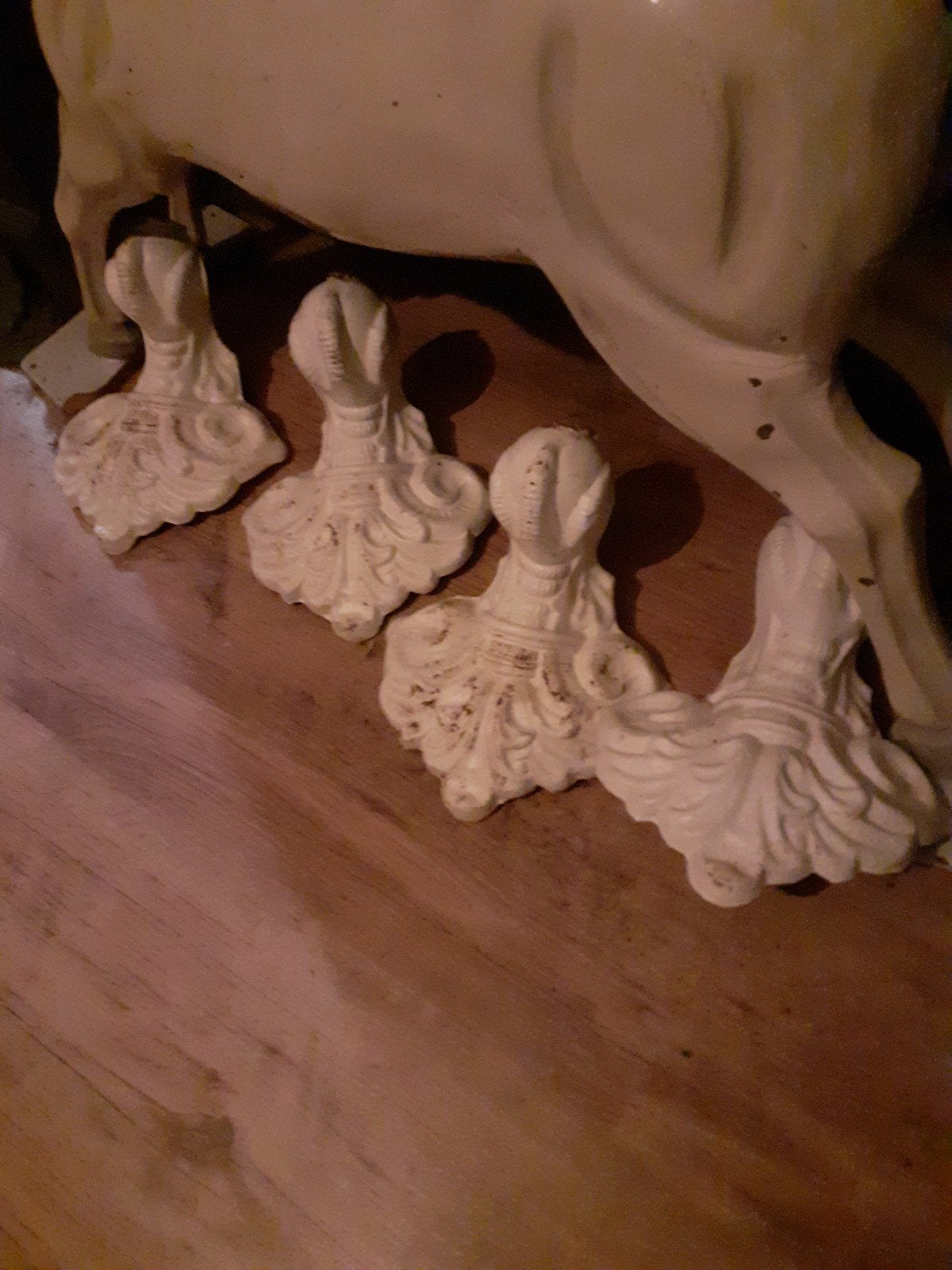 4 witte Antiek gietijzeren klauw badpoten victoriaanse, Antiek en Kunst, Ophalen