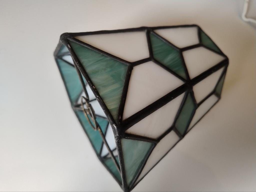 Tiffany stijl lampenkap, groen/wit glas in lood vintage, Huis en Inrichting, Lampen | Lampenkappen, 25 tot 50 cm, Ophalen of Verzenden