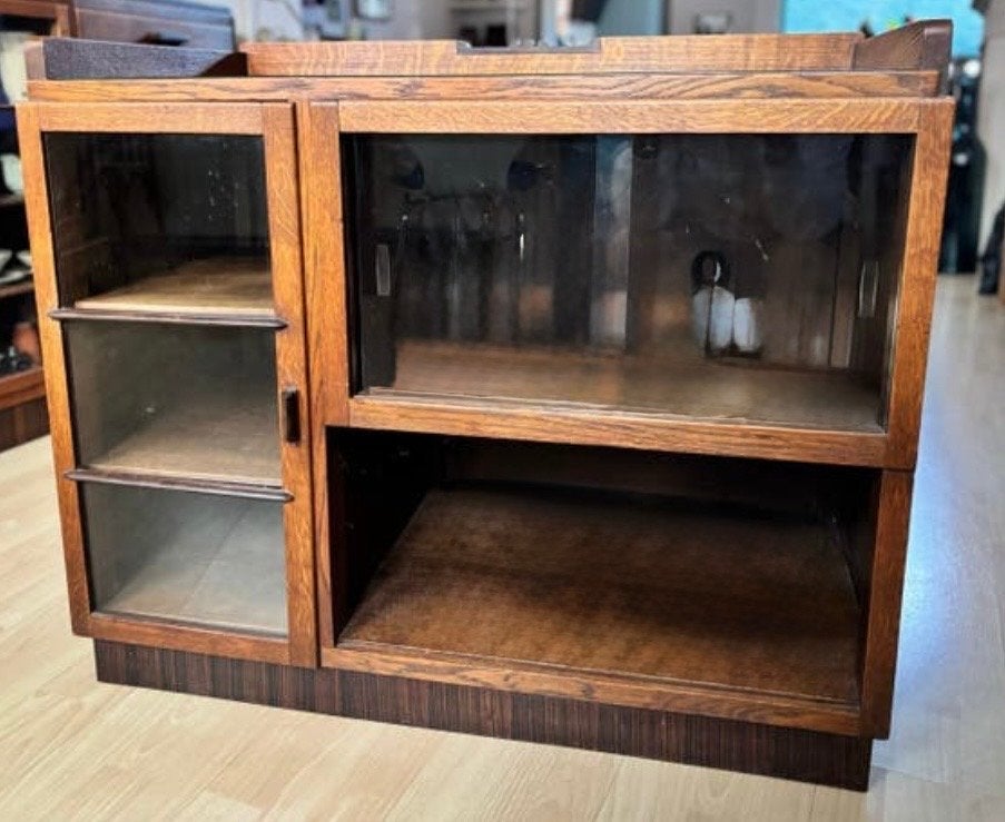 Vintage eiken vitrinekast met glazen schuifdeuren, Huis en Inrichting, Kasten | Vitrinekasten, Gebruikt, Eikenhout, Minder dan 100 cm