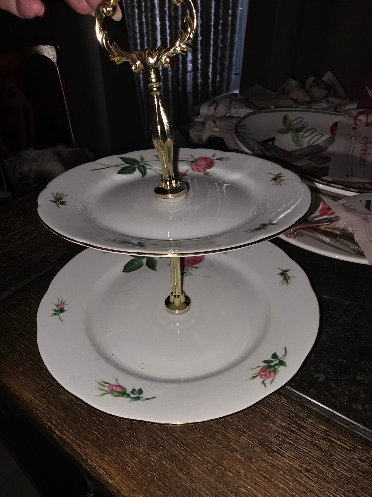 Vintage etagere met rozen decoratie, Ophalen of Verzenden