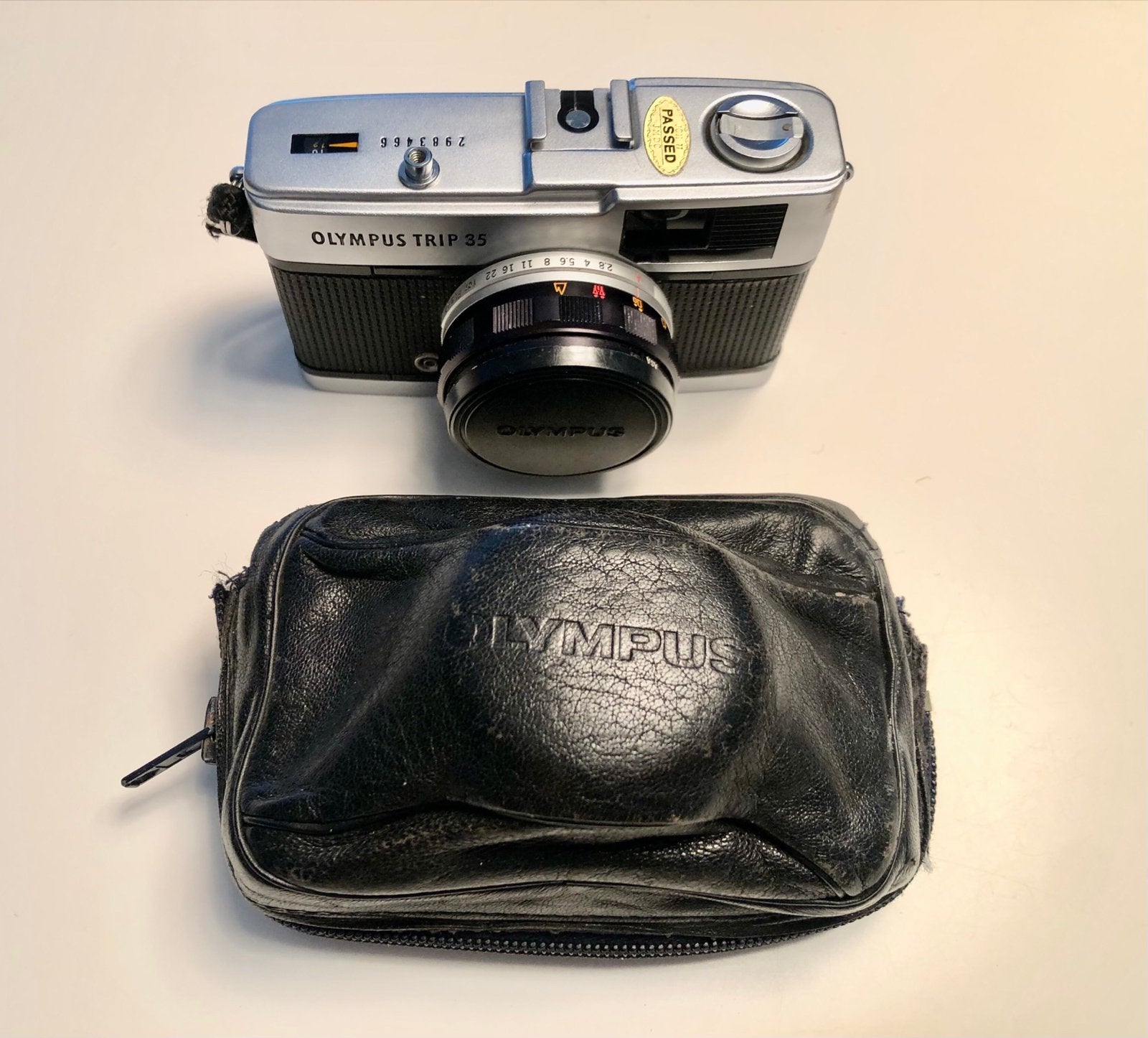 Olympus Trip 35 met originele dop en tasje