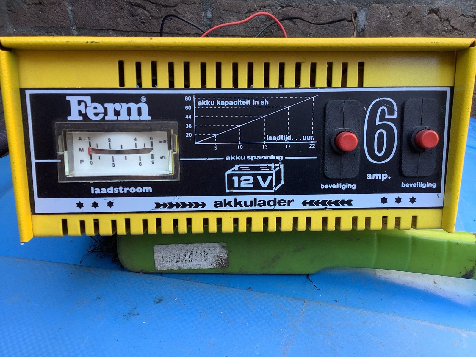 Ferm Acculader 12V 6 Amp - Type A 0020, Gebruikt