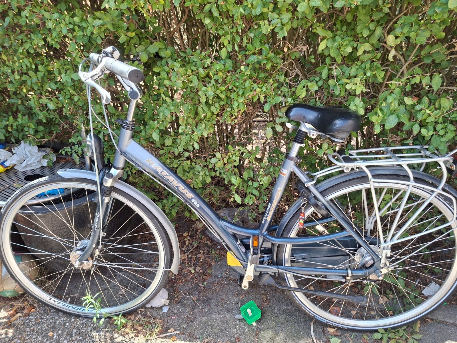 Kinderfiets en grijze fiets met losse kettingkast, Ophalen, Gebruikt, 20 inch of meer