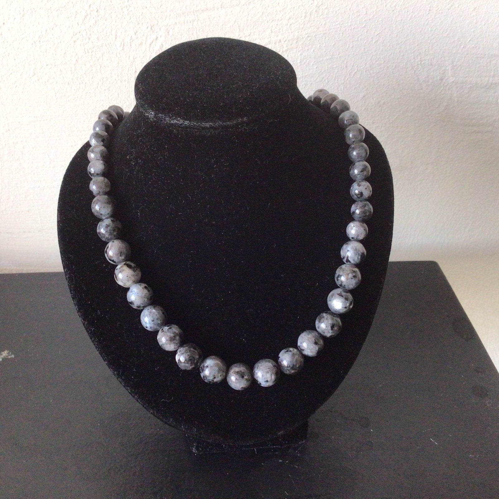 Mooie Stenen kralen ketting - met Larvikite/ Labradorite, Sieraden, Tassen en Uiterlijk, Kettingen, Ophalen, Gebruikt, Zwart, Steen of Mineraal