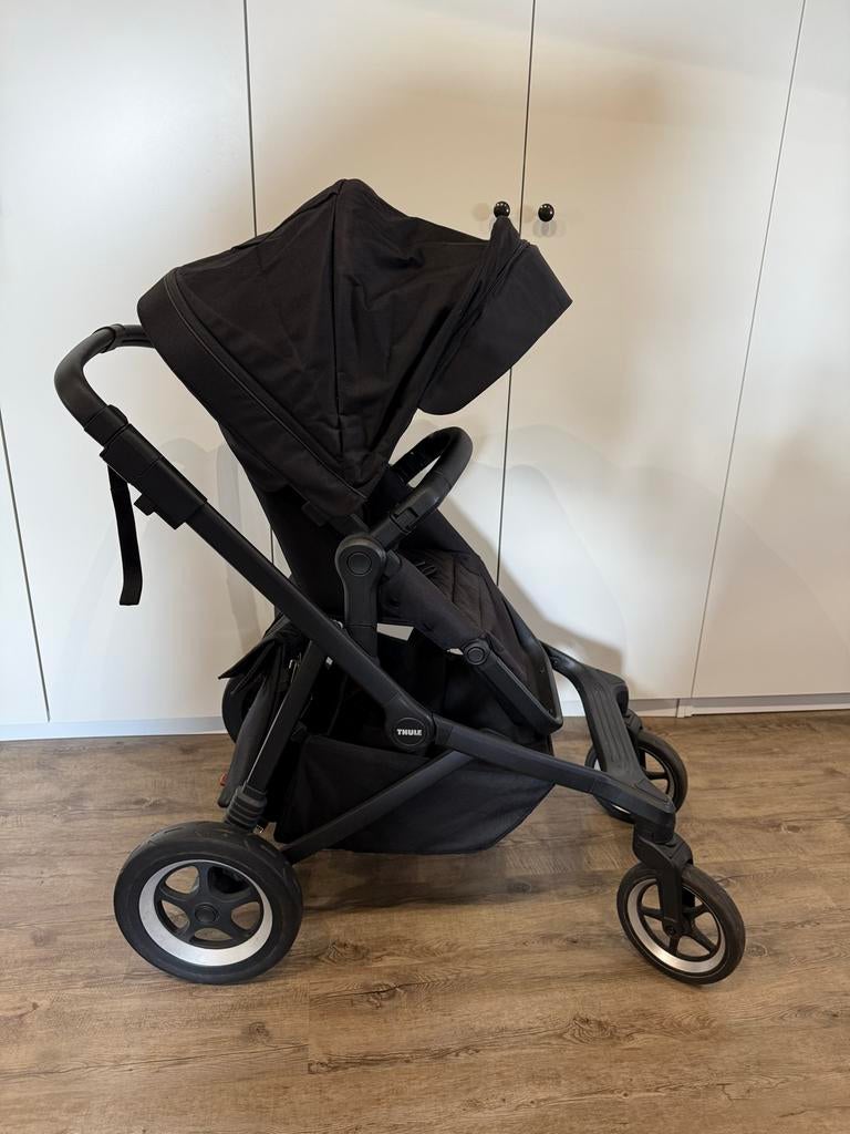 Thule Sleek kinderwagen zwart met luiertas en accessoires, Ophalen, Zo goed als nieuw, Overige merken, Verstelbare rugleuning