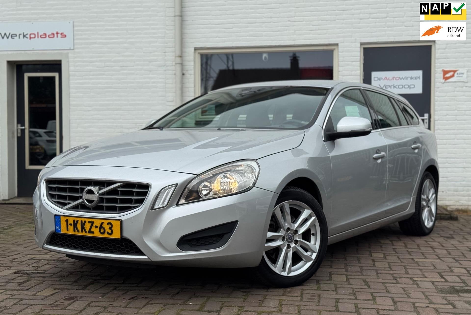 Volvo V60 1.6 T3 Trekhaak AUTOMAAT, Stof, Zwart, 4 cilinders, 150 pk
