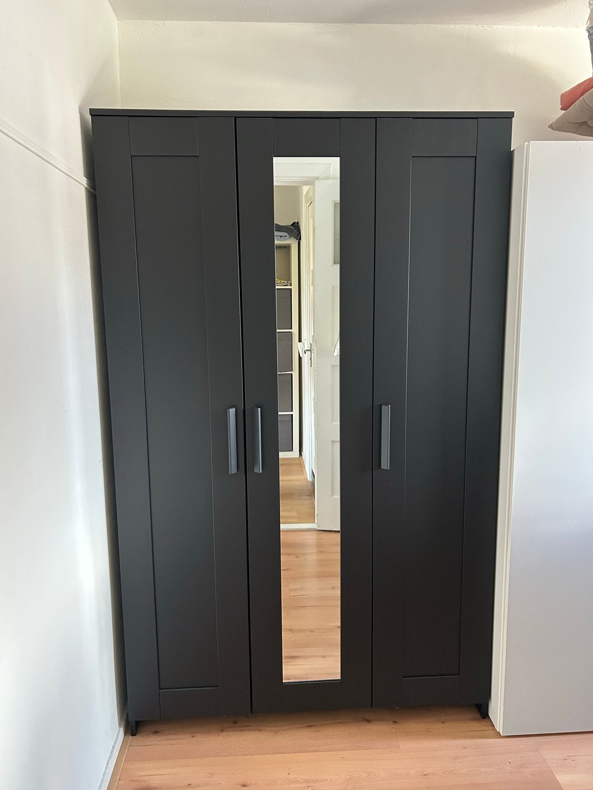 IKEA BRIMNES Kledingkast met spiegeldeur - Zo goed als nieuw, Ophalen, 100 tot 150 cm, Zo goed als nieuw, 150 tot 200 cm