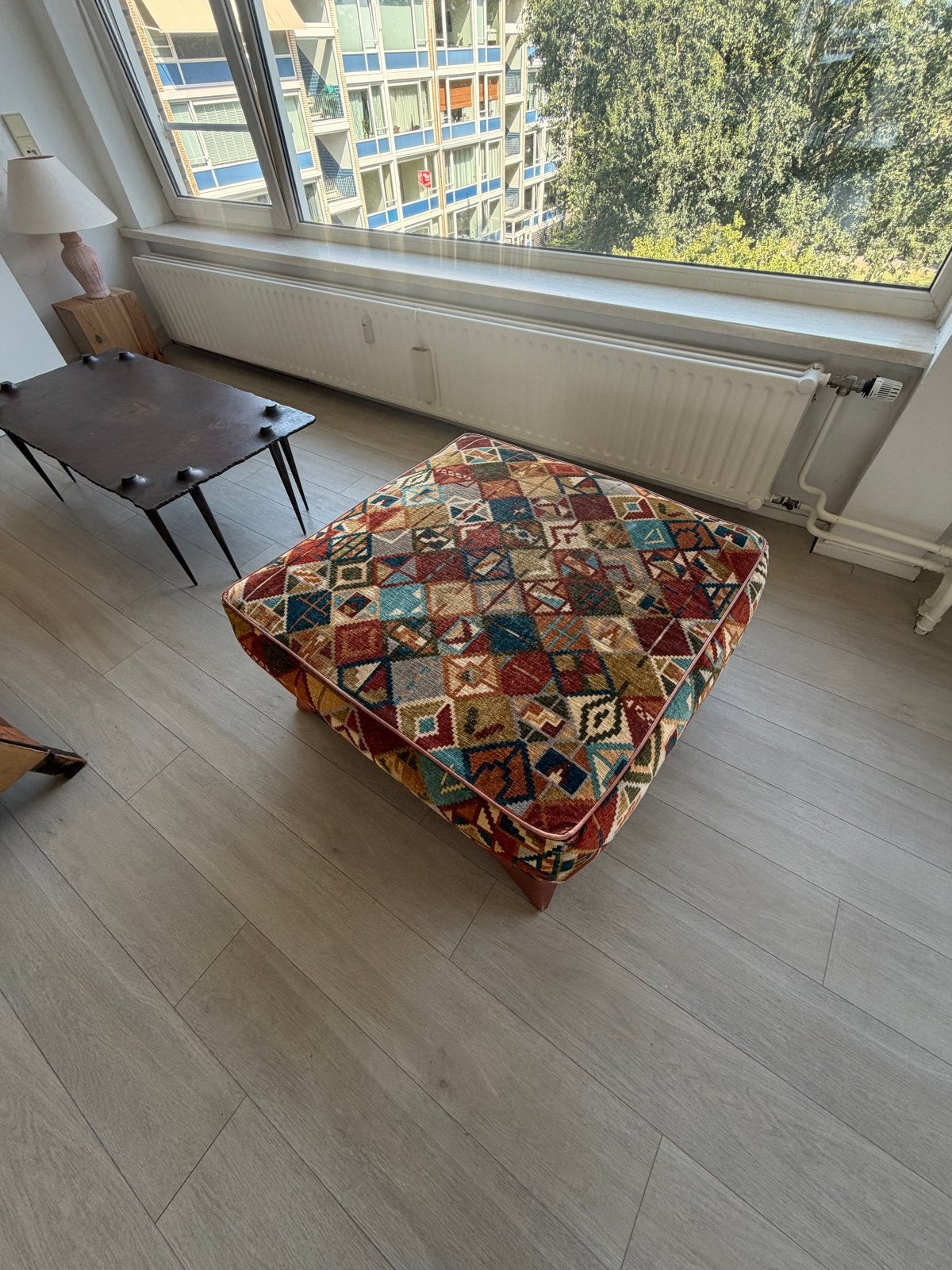 Vierkante poef met kleurrijk patroon van Artistiek, Ophalen, Design, Vierkant, Minder dan 50 cm