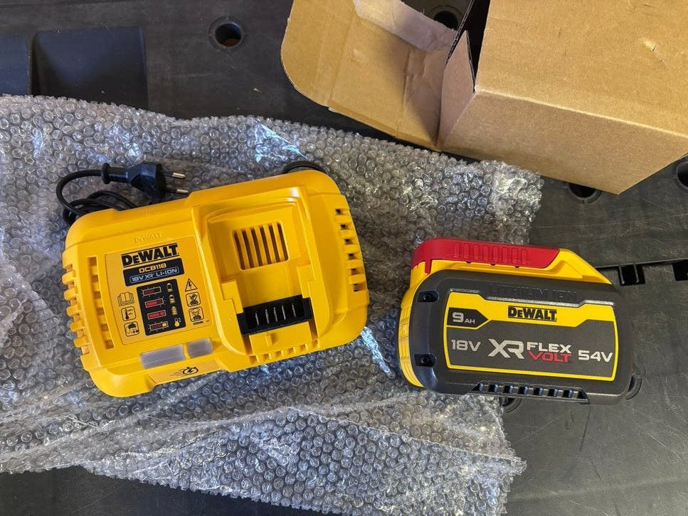 Nieuwe DeWalt XR FlexVolt 18V/54V 9Ah Accu met Oplader, Nieuw
