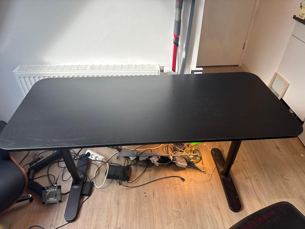 Ikea bekant 140x60 Zwart bureau, Huis en Inrichting, Bureaus, Ophalen, Gebruikt