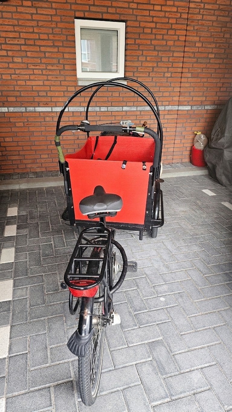 Gerenoveerde bakfiets met regenhuif, Fietsen en Brommers, Ophalen of Verzenden, 4 kinderen of meer