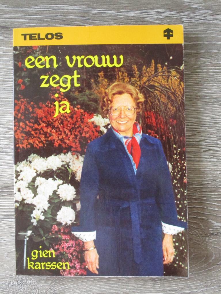 Een vrouw zegt ja - Gien Karssen, Boeken, Ophalen of Verzenden, Gelezen