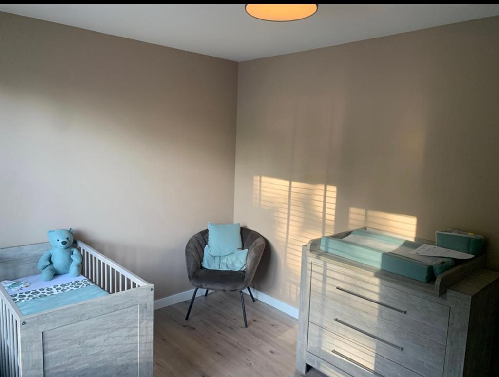 Complete  babykamer: kast, ledikant, commode (met opties), Ophalen, Zo goed als nieuw, Jongetje of Meisje