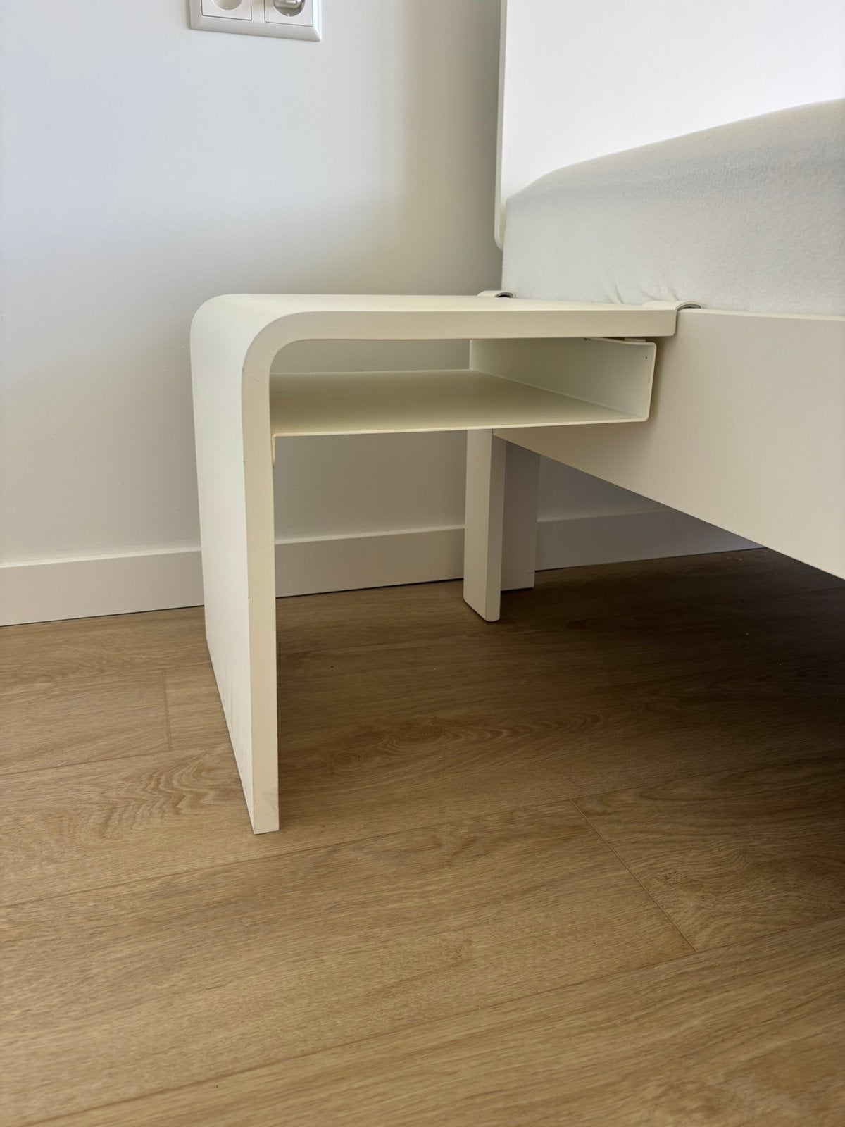 Auping Auronde nachtkastje wit met lectuurbak, Ophalen, Gebruikt, Minder dan 45 cm, Minder dan 55 cm