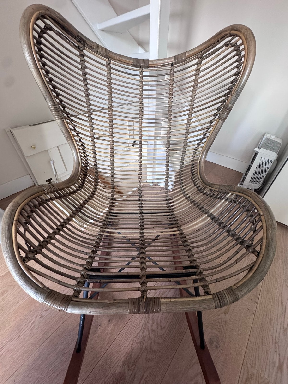 Rotan schommelstoel in Egg Chair stijl, Huis en Inrichting, Ophalen, Overige kleuren, Riet of Rotan, Zo goed als nieuw