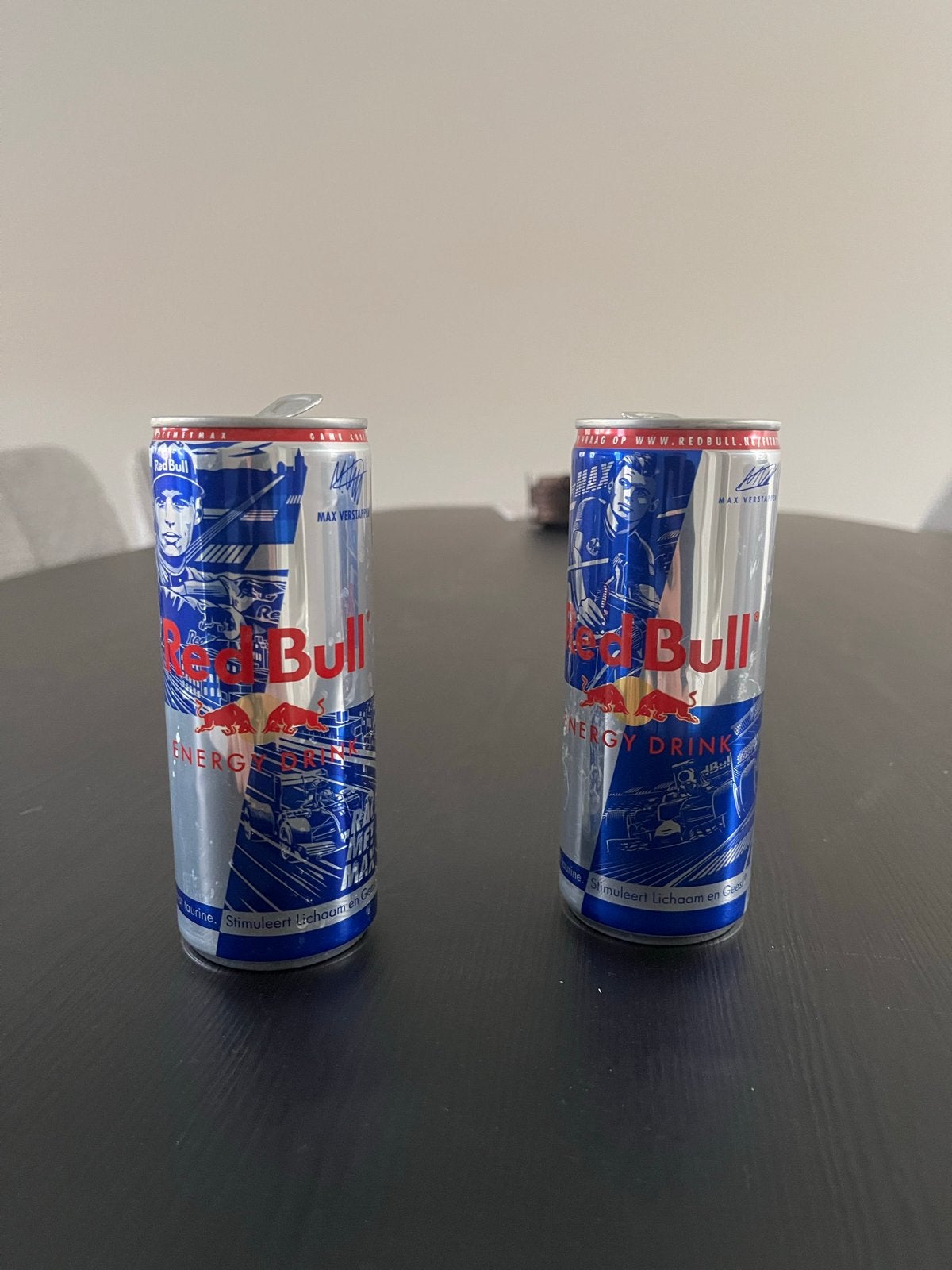 Red Bull Max Verstappen blikjes (2 stuks), Verzamelen, Overige Verzamelen, Ophalen of Verzenden, Zo goed als nieuw