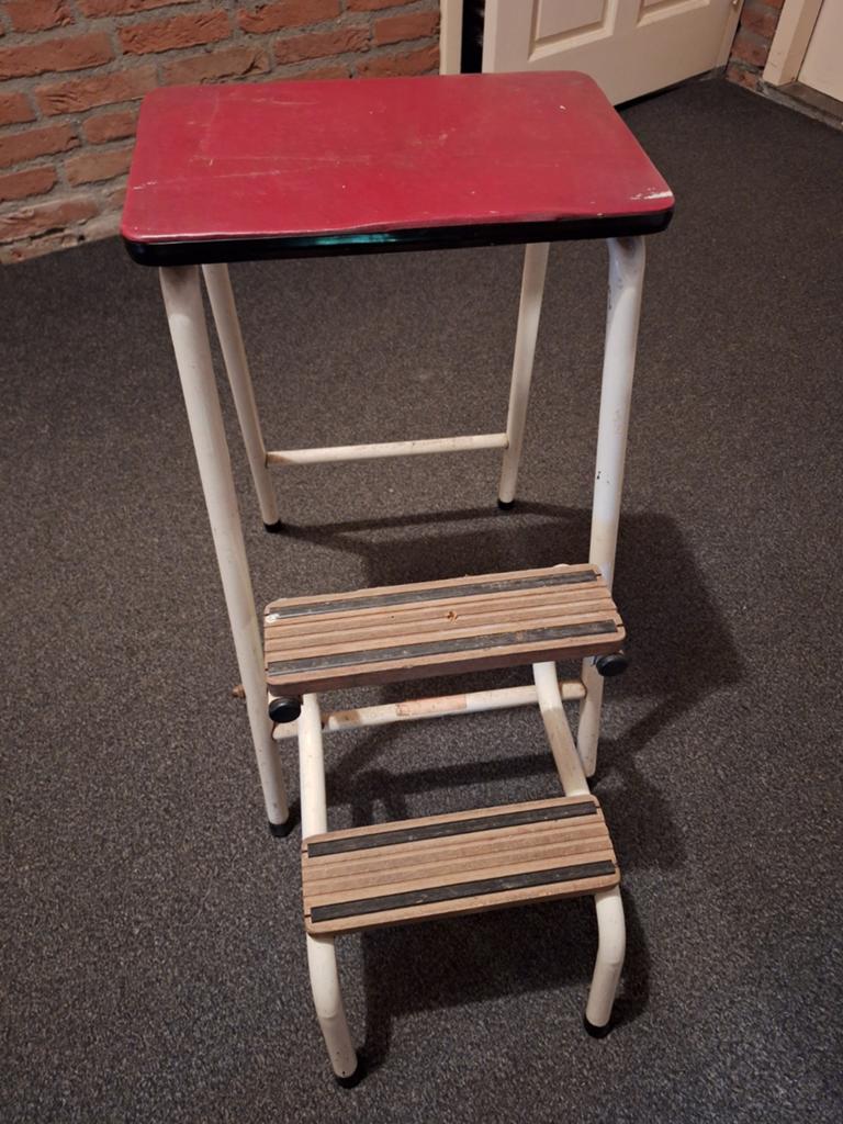 Retro keukentrapje, Ophalen