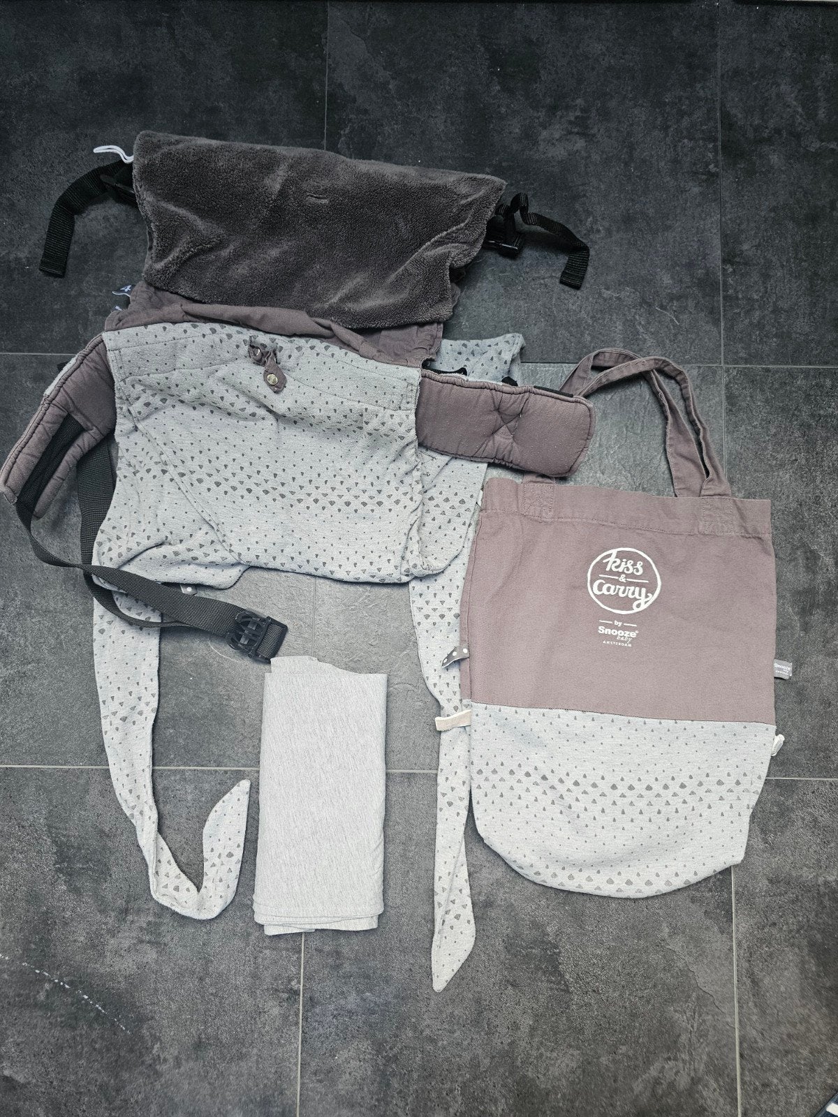 Kiss & Carry by Snoozebaby draagzak met draagtas en sjaal, Zo goed als nieuw, Buik, Rug of Zij, Draagzak, Ophalen