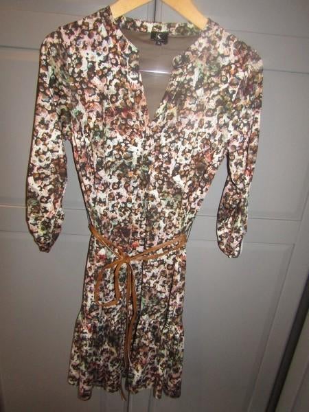 G421 K-Design mt XS jurk bruin zwart roze stretch roezel, Kleding | Dames, Jurken, Zo goed als nieuw, Maat 34 (XS) of kleiner