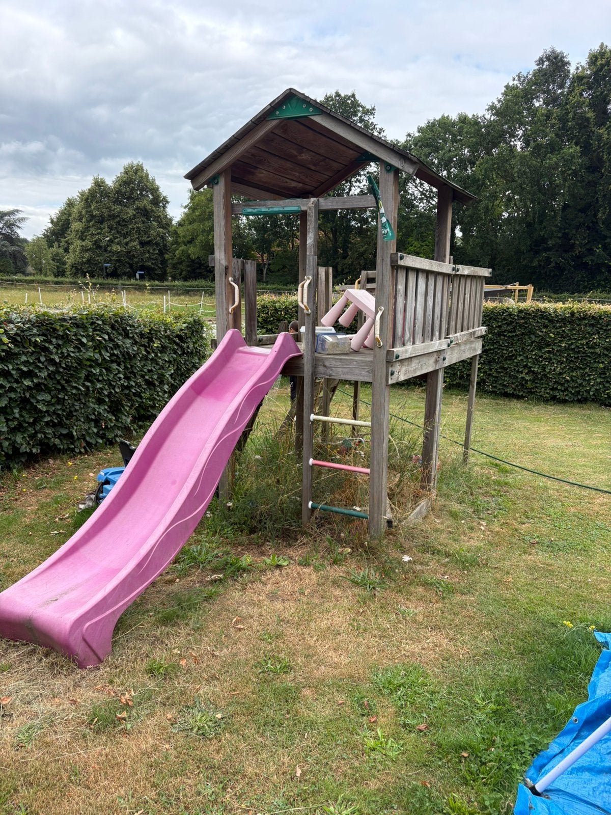 Gratis speelhuisje met glijbaan, Kinderen en Baby's, Speelgoed | Buiten | Speeltoestellen, Ophalen, Gebruikt, Klimwand