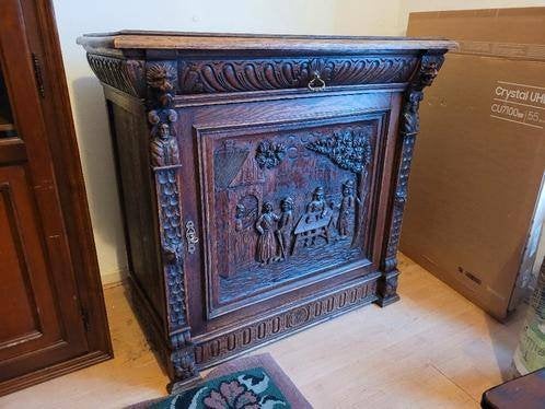 Franse antieke eikenhouten renaissancekast met houtsnijwerk, Ophalen