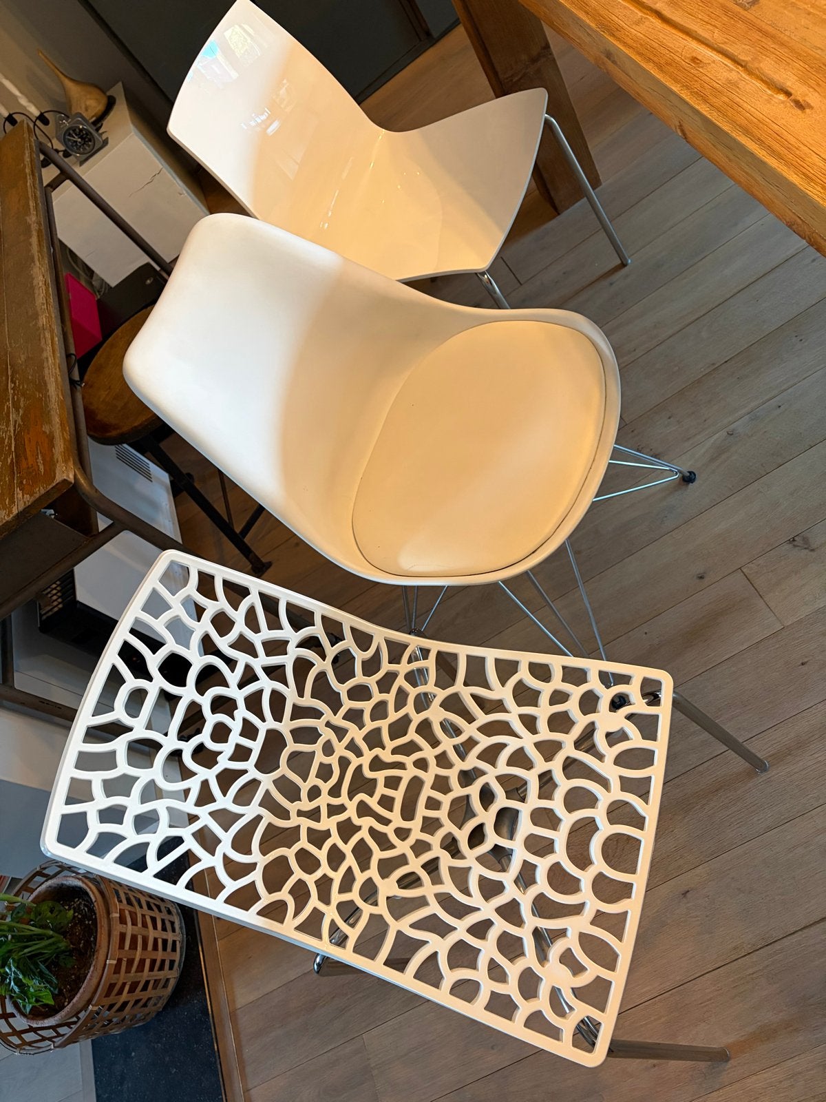 6 leuke witte mix & match stoelen - modern en functioneel, Huis en Inrichting, Stoelen, Ophalen, Kunststof, Gebruikt, Wit