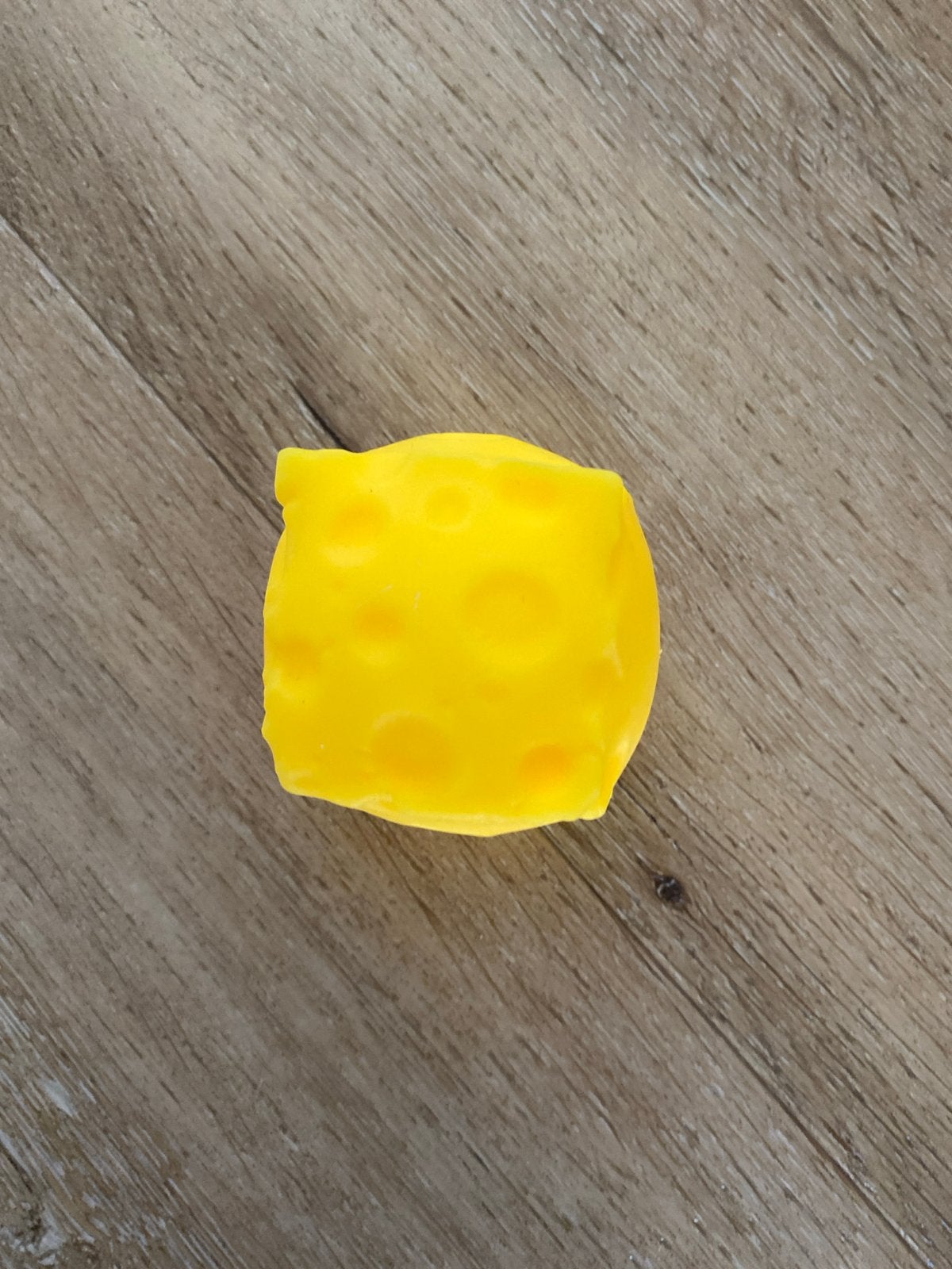 Geel bijtspeeltje in de vorm van kaas, Ophalen of Verzenden, Zo goed als nieuw