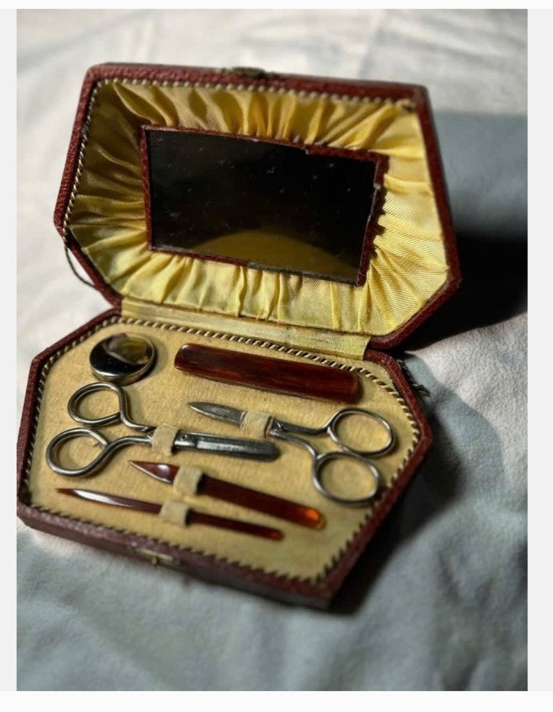 Antieke rode nagel etui met spiegel, in doos, cassette, Ophalen of Verzenden