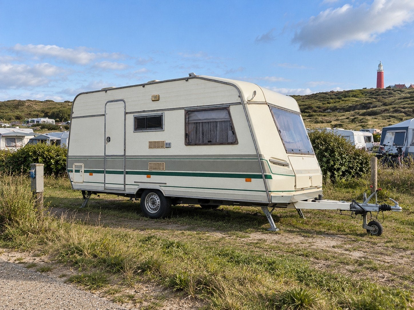 zeer Complete Chateau caravan met nette voortent 

Leuke, Chateau, Treinzit, Particulier, Kachel