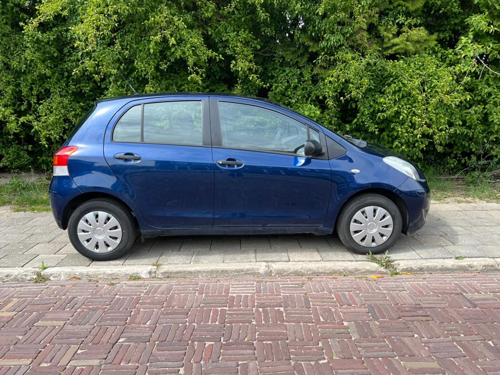 Toyota Yaris 1.0 12V Vvt-i 5DR Terra 2009 Blauw, Auto's, Voorwielaandrijving, 40 €/maand, 750 kg, Blauw