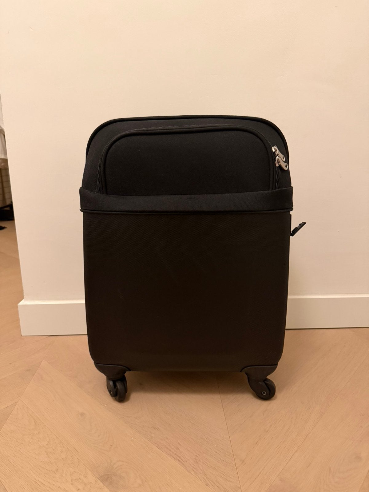 Trolley hema 2 keer gebruikt, Sieraden, Tassen en Uiterlijk, Koffers, Ophalen, Zo goed als nieuw, Hard kunststof, Minder dan 50 cm