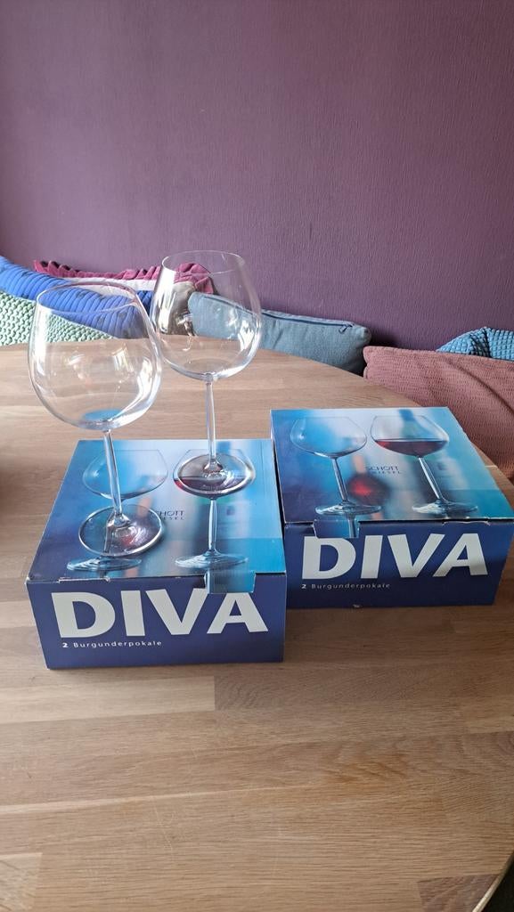 4 Diva Bourgogne wijnglazen - Zo goed als nieuw, Glas of Glazen, Ophalen of Verzenden, Overige stijlen, Glas