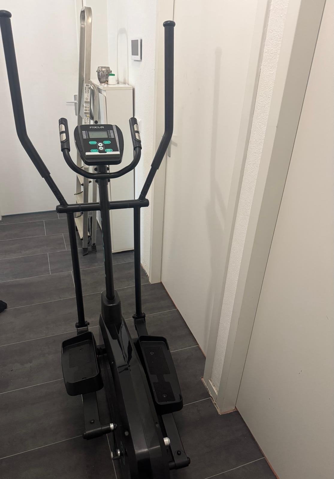 Focus Crosstrainer - Zo goed als nieuw, Ophalen, Armen, Zo goed als nieuw, Crosstrainer