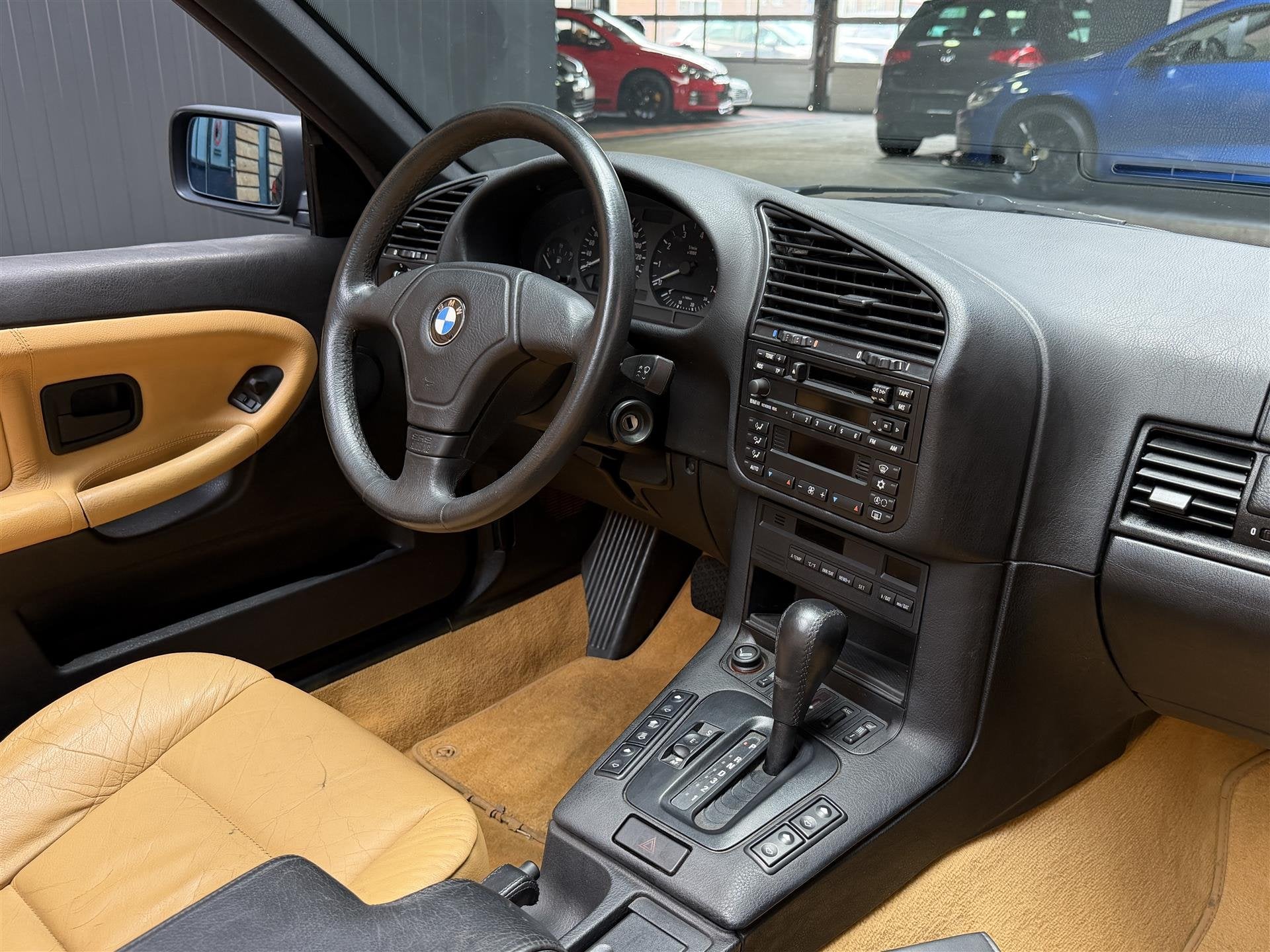 BMW Cabrio 318i Aut Uniek! | 66DKM | Vol optie | High Exe |, foto 10